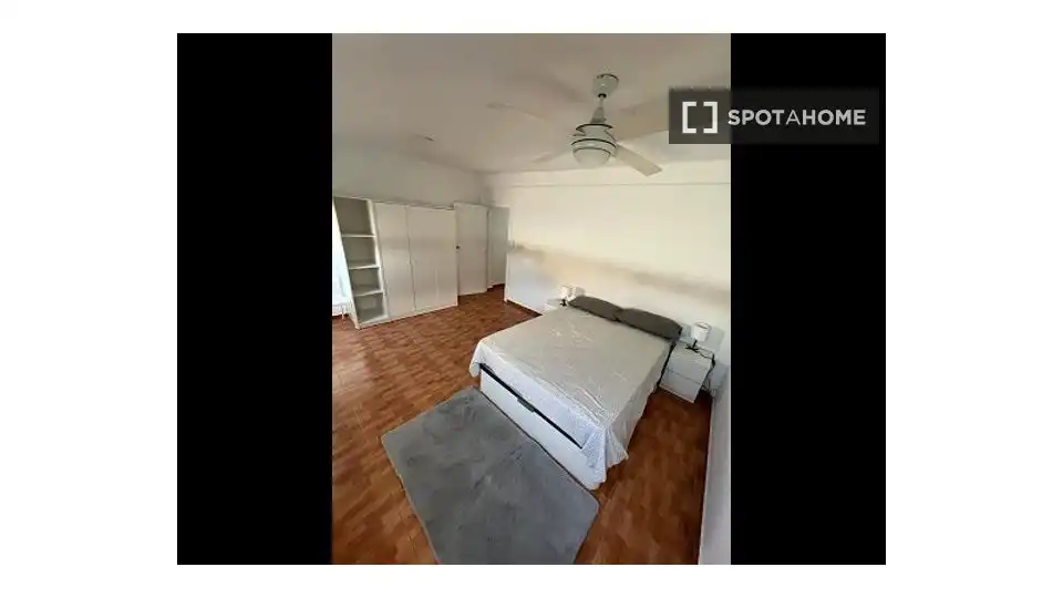 Habitación de Piso de alquiler en Valencia con Aire acondicionado, Calefacción y Amueblado