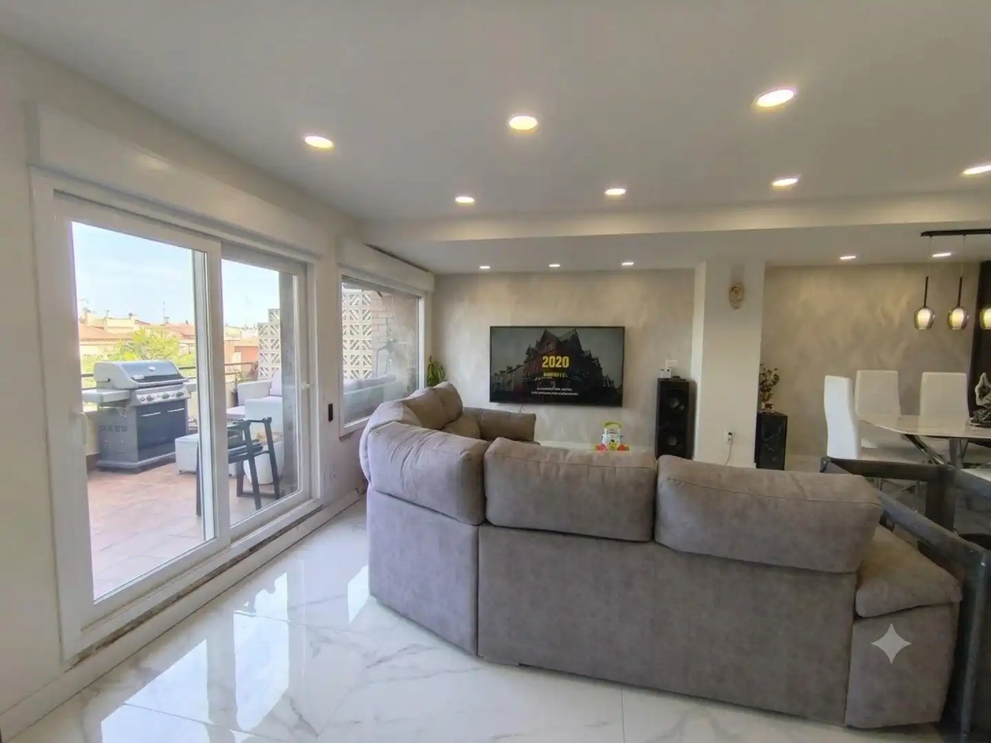 Living room of Attic for sale in Zaragoza  with Air Conditioner, Terrace and Balcony