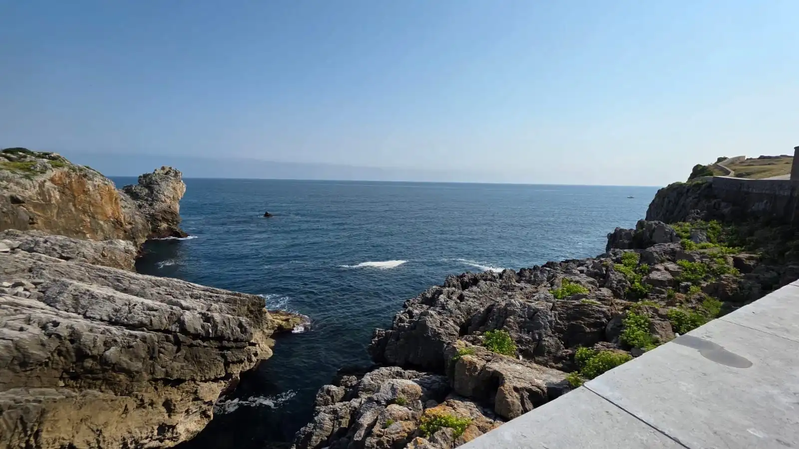 Vista exterior de Local en venta en Castro-Urdiales