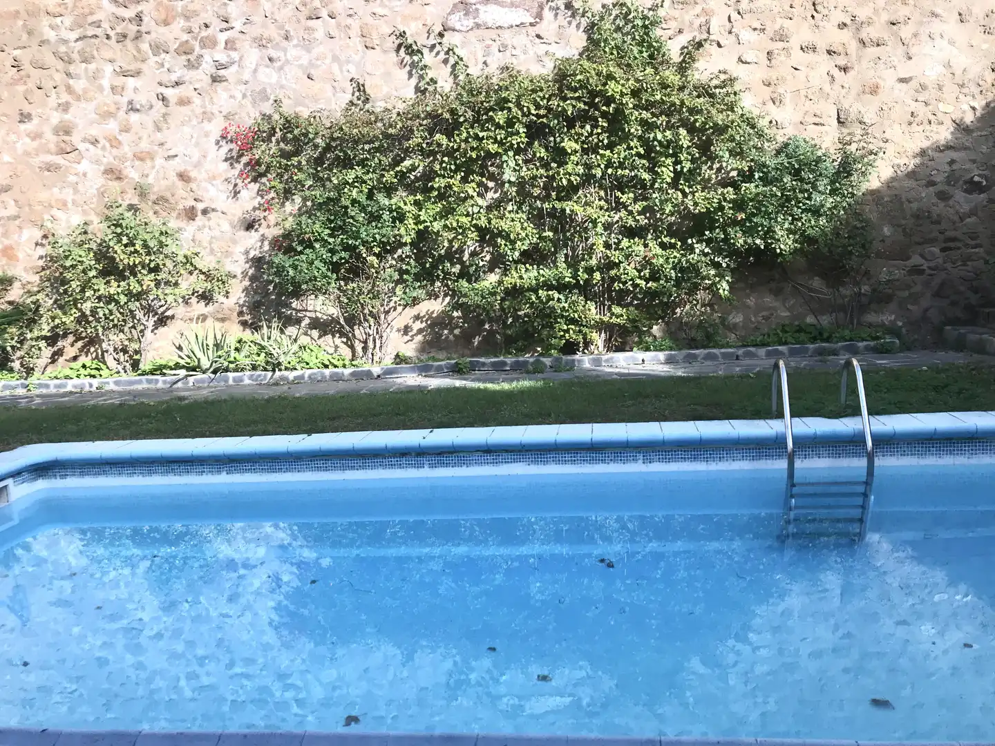 Piscina de Casa adosada en venta en Plasencia con Aire acondicionado, Calefacción y Jardín privado