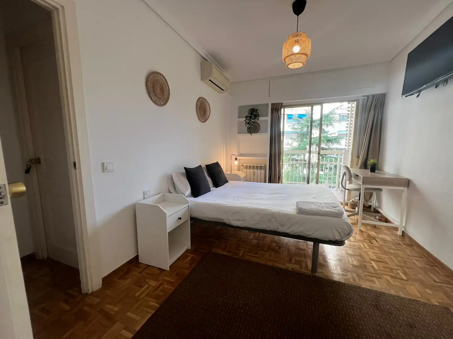 Bedroom of Flat for share in Madrid  with Air Conditioner, Heating and Terrace
