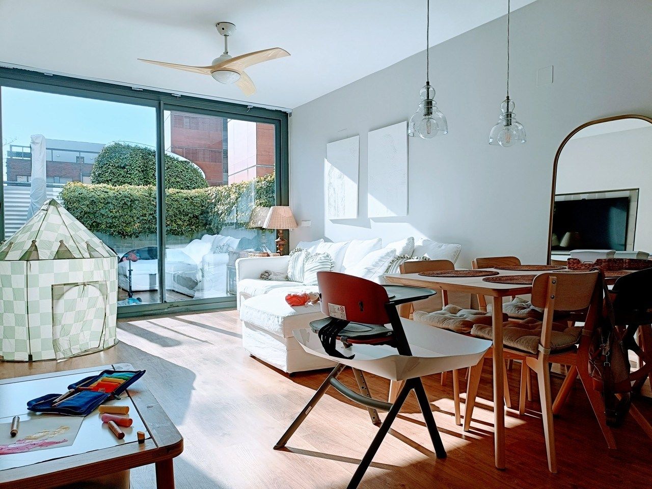 Sala d'estar de Dúplex de lloguer en  Madrid Capital amb Terrassa, Traster i Forn