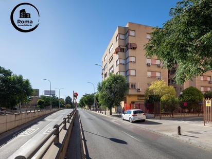 Exterior view of Flat for sale in  Granada Capital  with Balcony