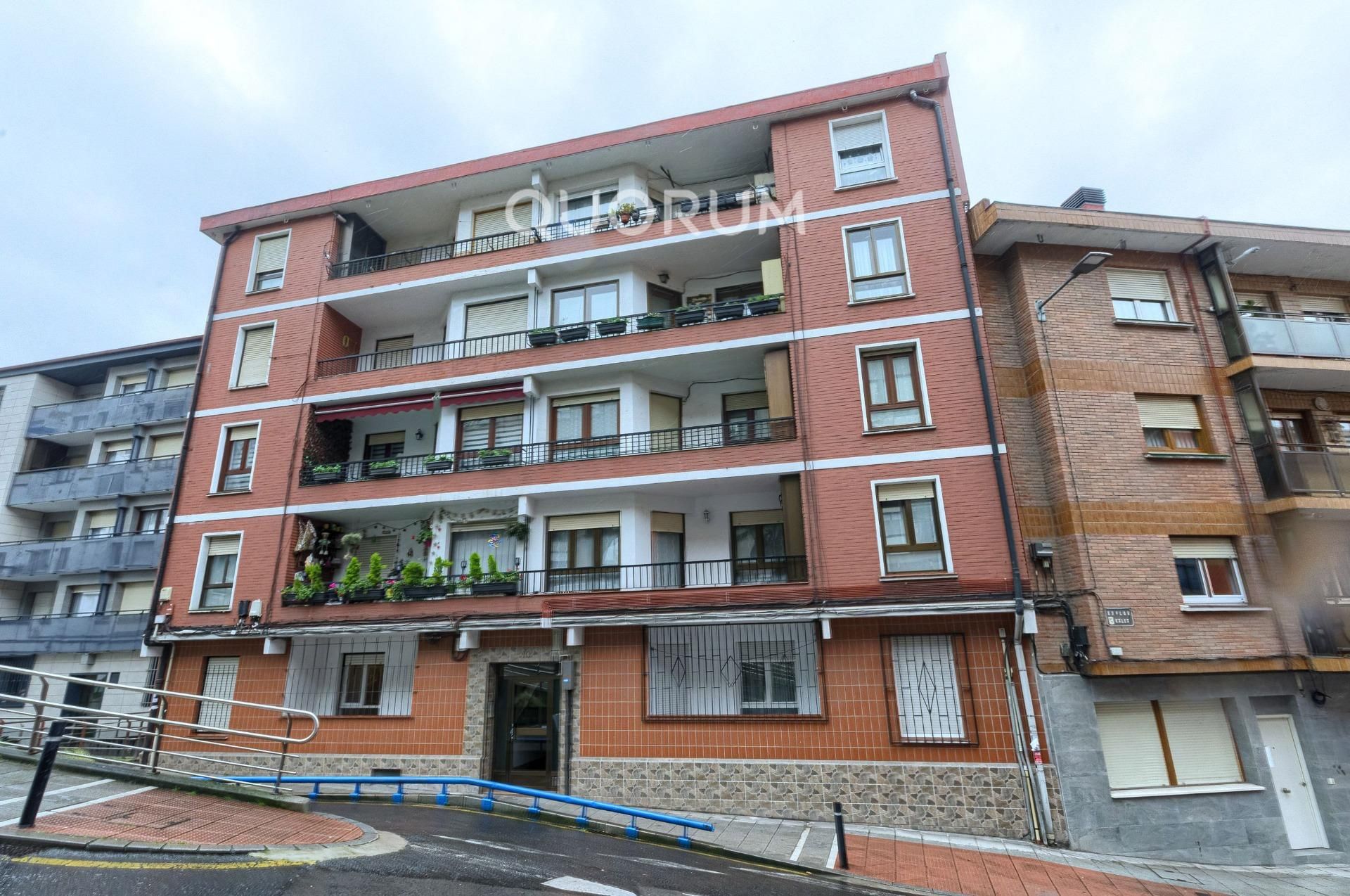 Exterior view of Flat for sale in Basauri   with Furnished and Balcony