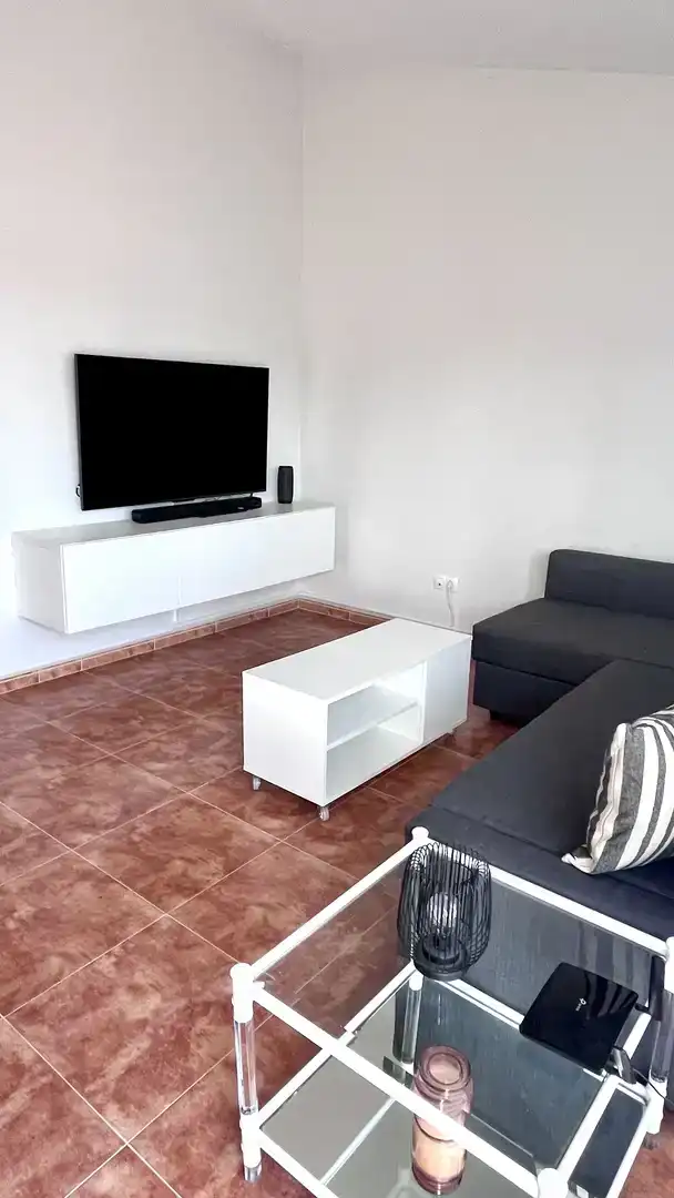 Sala d'estar de Casa adosada en venda en Medina de Pomar amb Jardí privat, Traster i Piscina