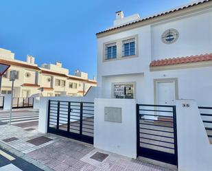 Vista exterior de Casa adosada de lloguer en Campillos amb Jardí privat