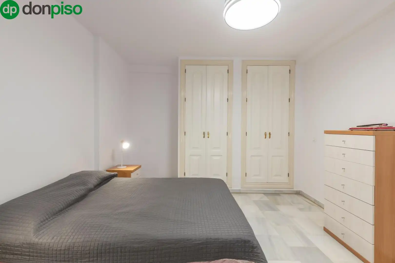 Schlafzimmer von Wohnung zum Verkauf in Granada mit Klimaanlage, Heizung und Terrasse