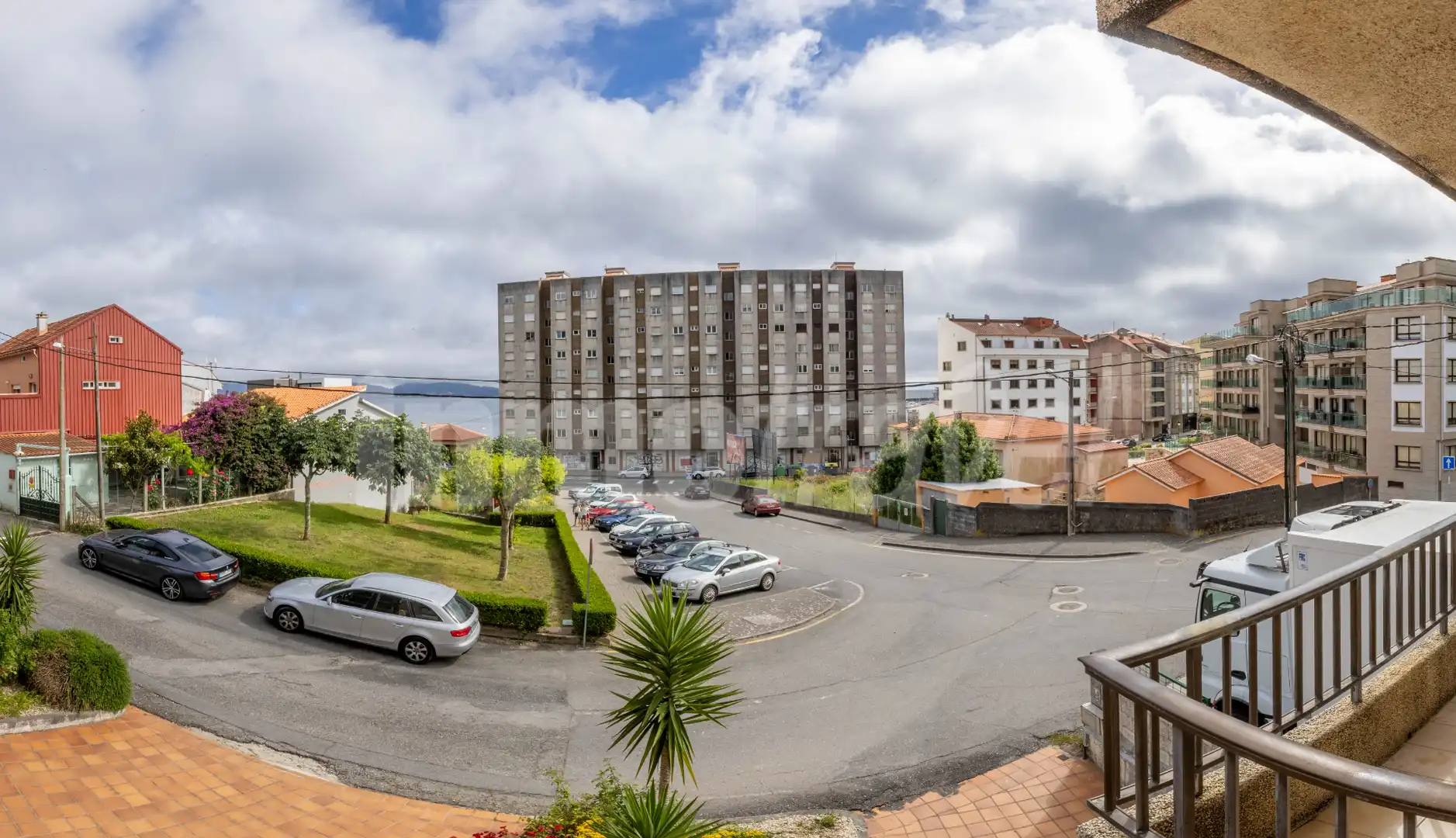Außenansicht von Wohnung zum Verkauf in Sanxenxo mit Privatgarten, Terrasse und Möbliert