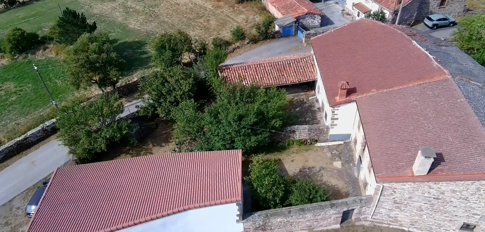 Casa adosada en venda en Valdeolea amb Jardí privat