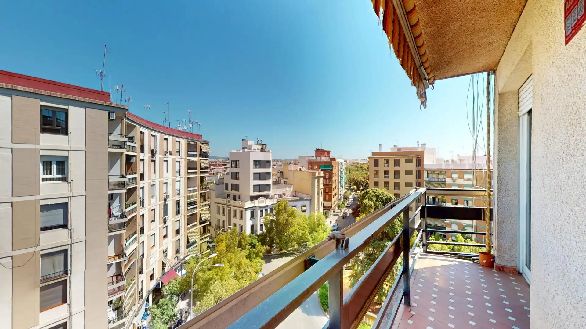 Vista exterior de Piso en venta en Córdoba con Aire acondicionado, Terraza y Alarma