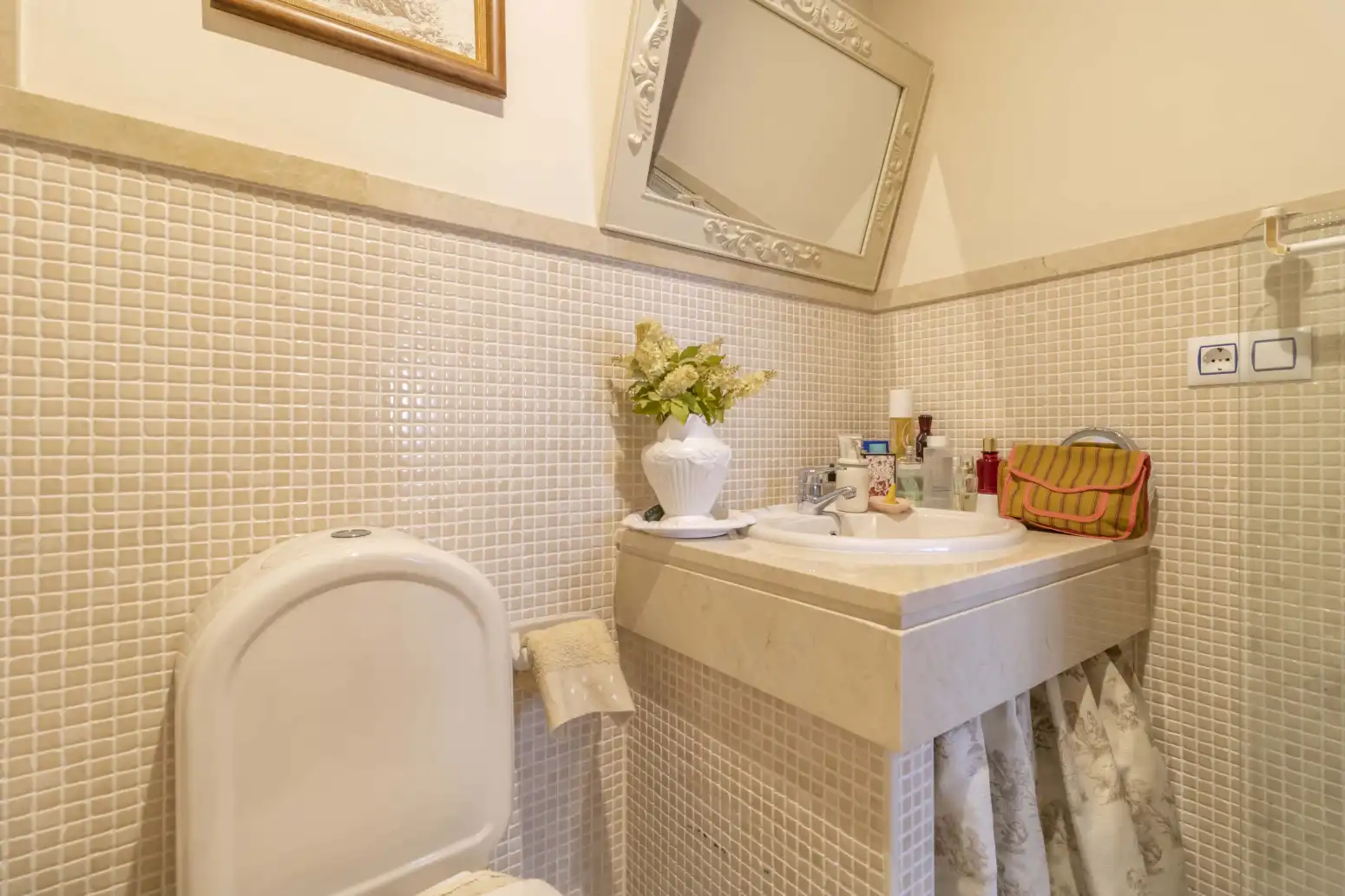 Bany de Casa adosada en venda en Gines amb Aire condicionat, Jardí privat i Terrassa