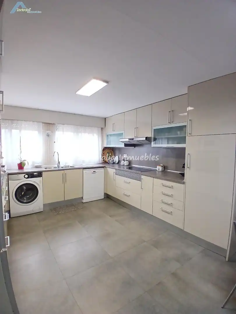 Cocina de Casa o chalet en venta en Zaragoza con Aire acondicionado, Calefacción y Jardín privado