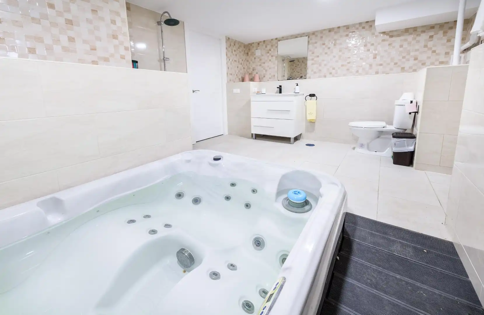 Bany de Casa o xalet en venda en Horche amb Aire condicionat, Terrassa i Piscina
