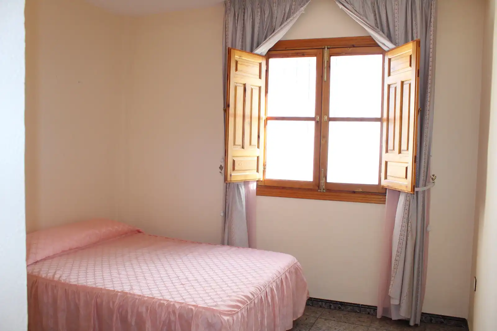 Habitación de Casa o chalet en venta en Nevada con Terraza, Trastero y Amueblado