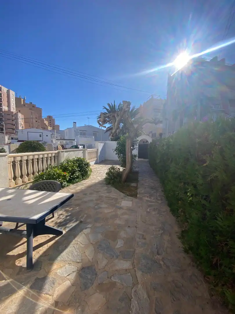 Vista exterior de Casa adosada en venda en Torrevieja amb Aire condicionat, Calefacció i Terrassa