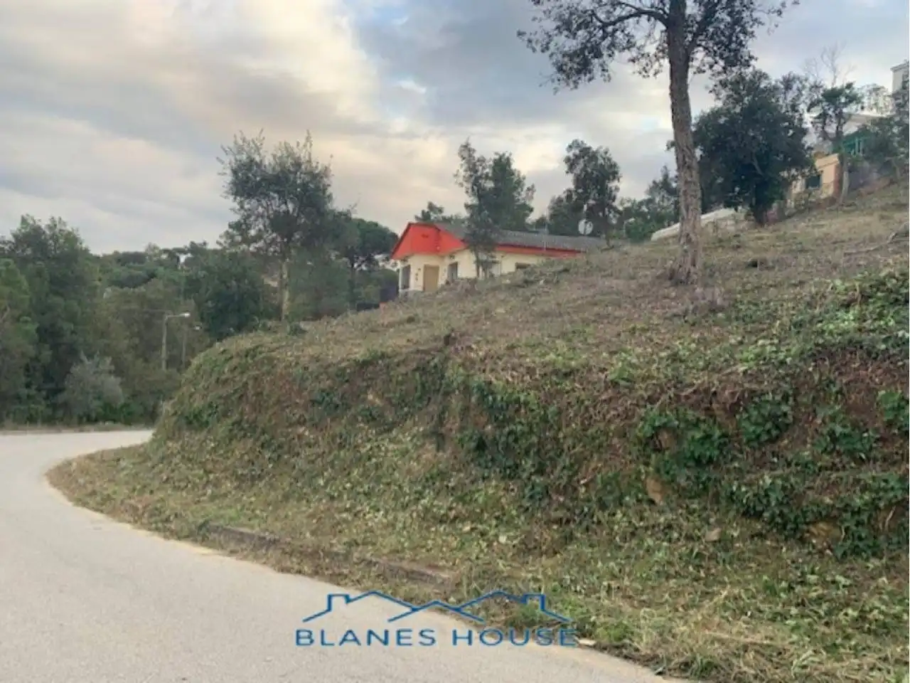 Wohnbaugrundstück zum Verkauf in Calle EMPORDA 96