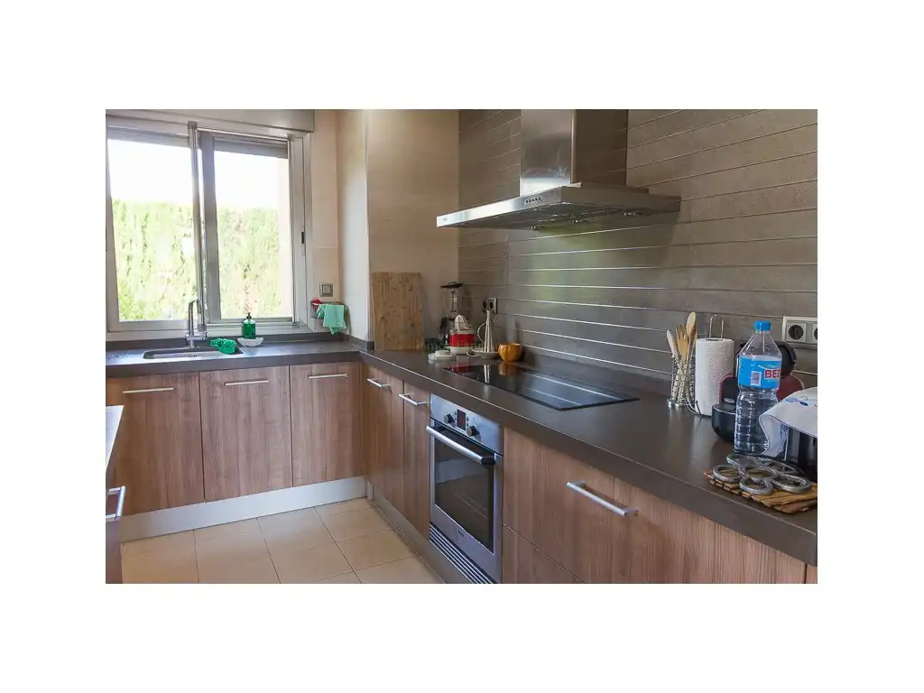 Cocina de Casa o chalet en venta en L'Alcúdia con Aire acondicionado, Jardín privado y Terraza