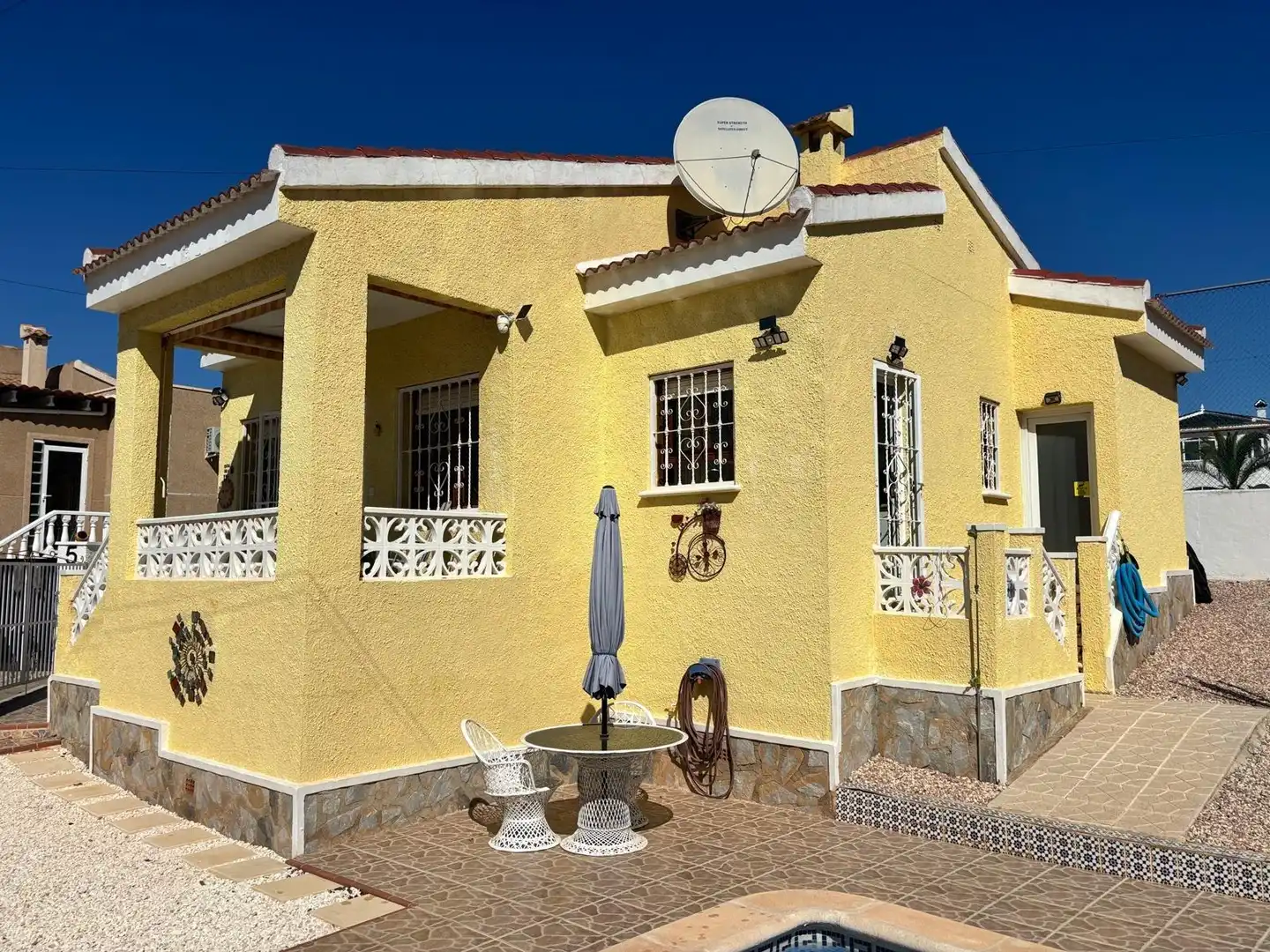 Vista exterior de Casa o chalet en venta en Rojales con Jardín privado, Terraza y Piscina