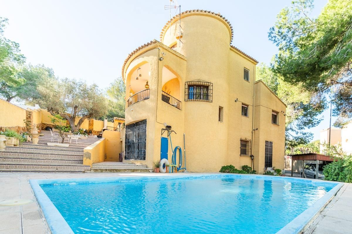 House or chalet for sale in Calle PIRINEOS-FILIPINAS, 36, Villamartín - Las Filipinas