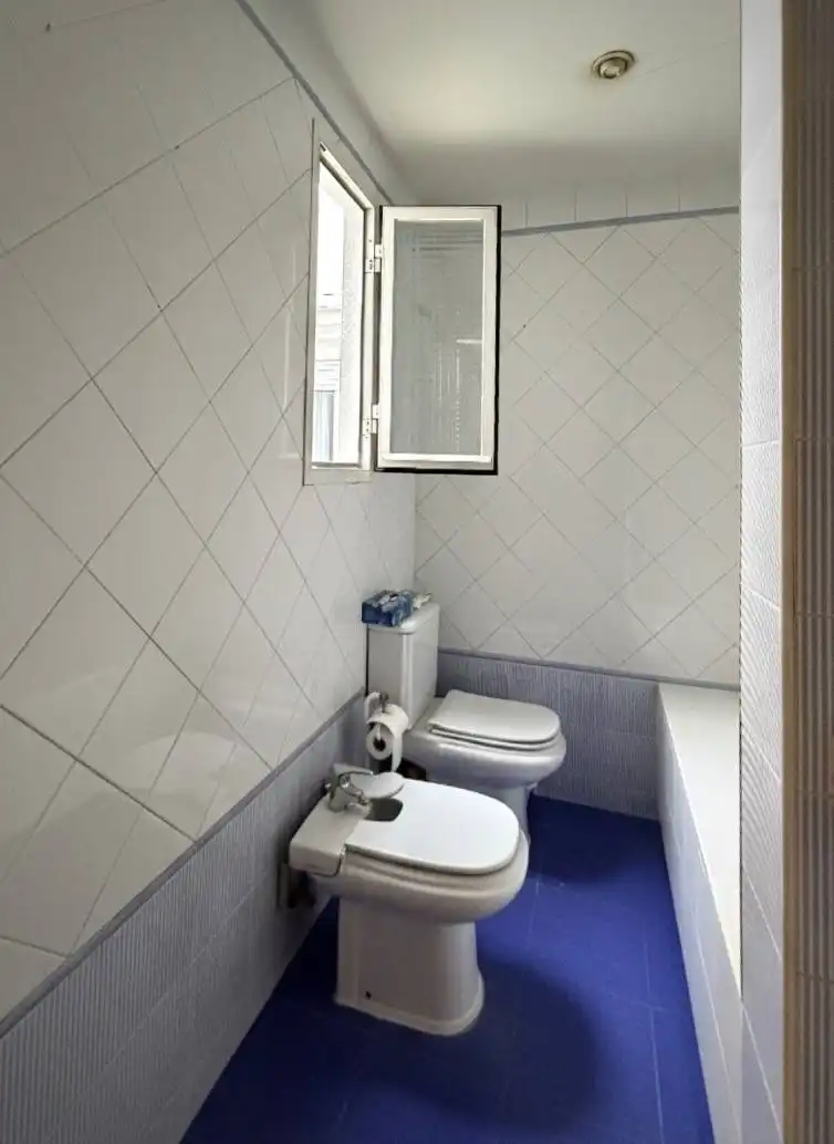 Baño de Piso en venta en Madrid con Aire acondicionado, Calefacción y Parquet