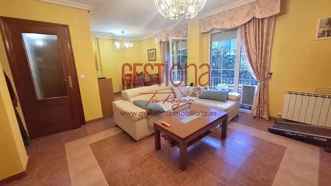 Wohnzimmer von Erdgeschoss zum Verkauf in Castro-Urdiales mit Heizung, Privatgarten und Terrasse