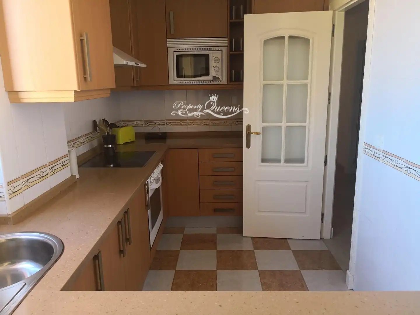 Cocina de Piso de alquiler en Población de Arroyo con Aire acondicionado, Terraza y Piscina