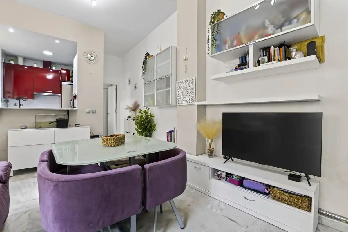 Living room of Flat for sale in Sevilla  with Air Conditioner, Heating and Furnished
