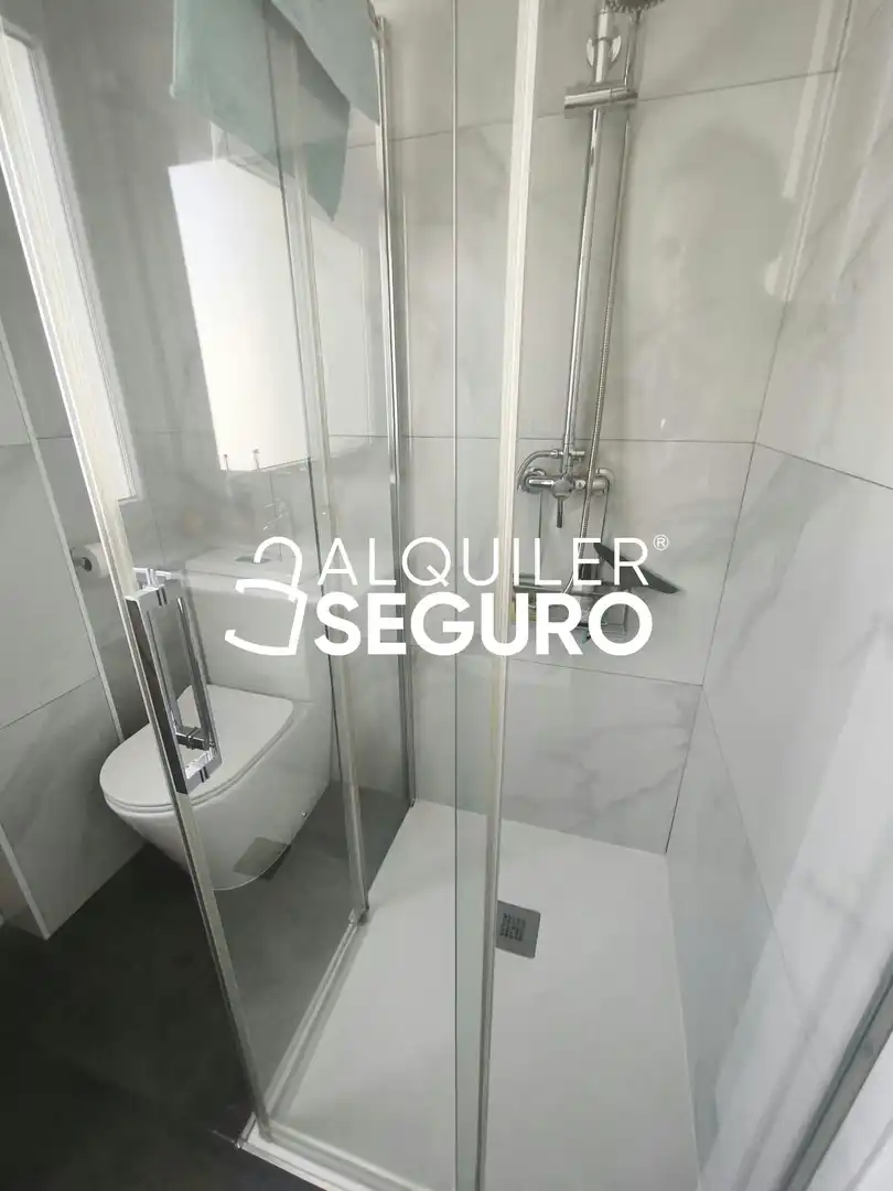 Bathroom of Flat for rent in Zaragoza  with Air Conditioner, Heating and Furnished