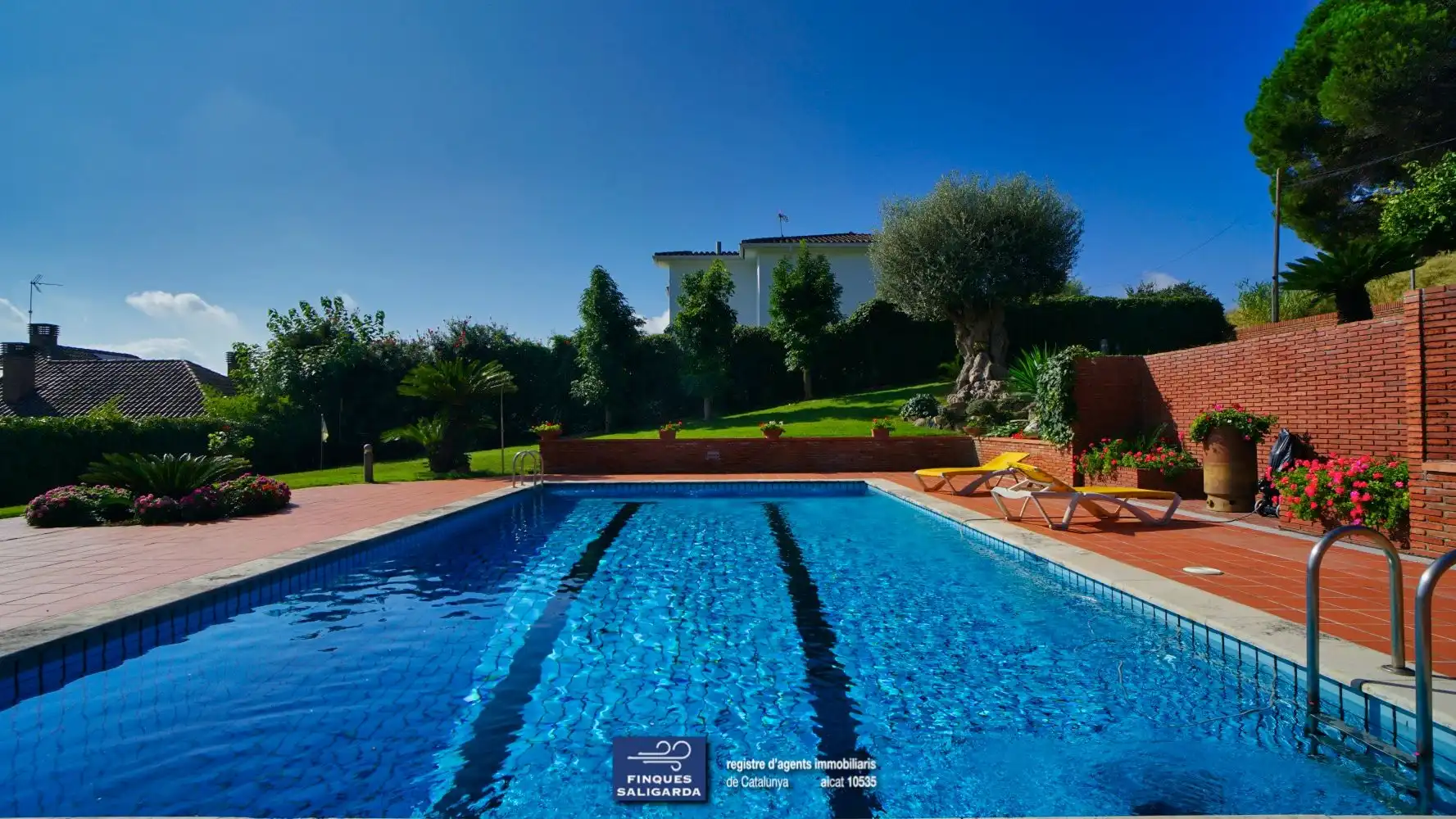 Piscina de Casa o chalet en venta en Canovelles con Aire acondicionado, Calefacción y Terraza
