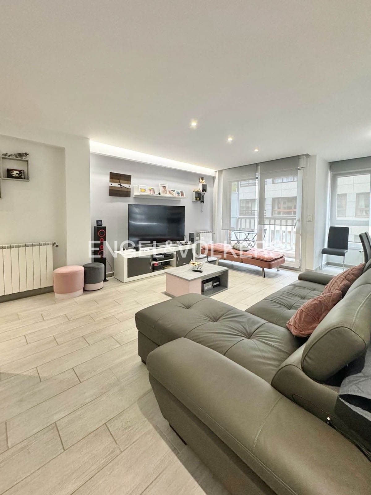 Living room of Apartment for sale in Donostia - San Sebastián   with Air Conditioner, Heating and Terrace