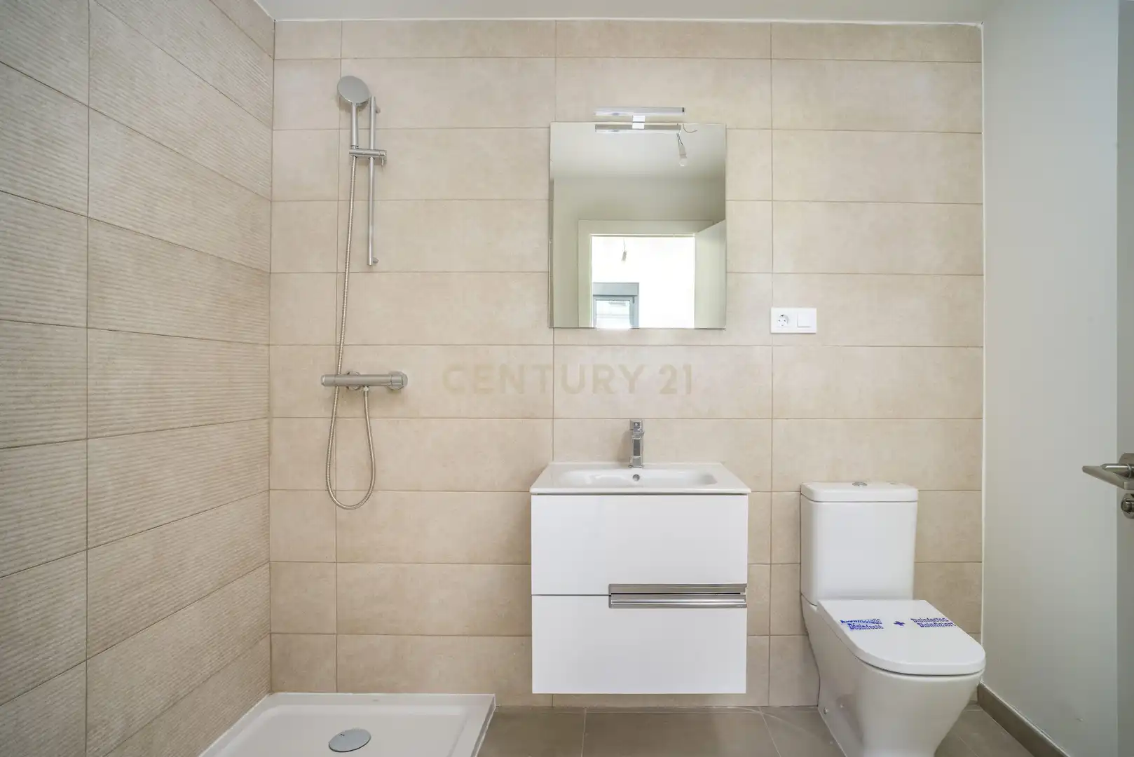 Bathroom of Flat for sale in Torremolinos  with Private garden, Storage room and Microwave