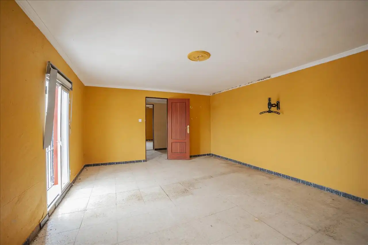 Casa adosada en venta en Lora del Río con Trastero