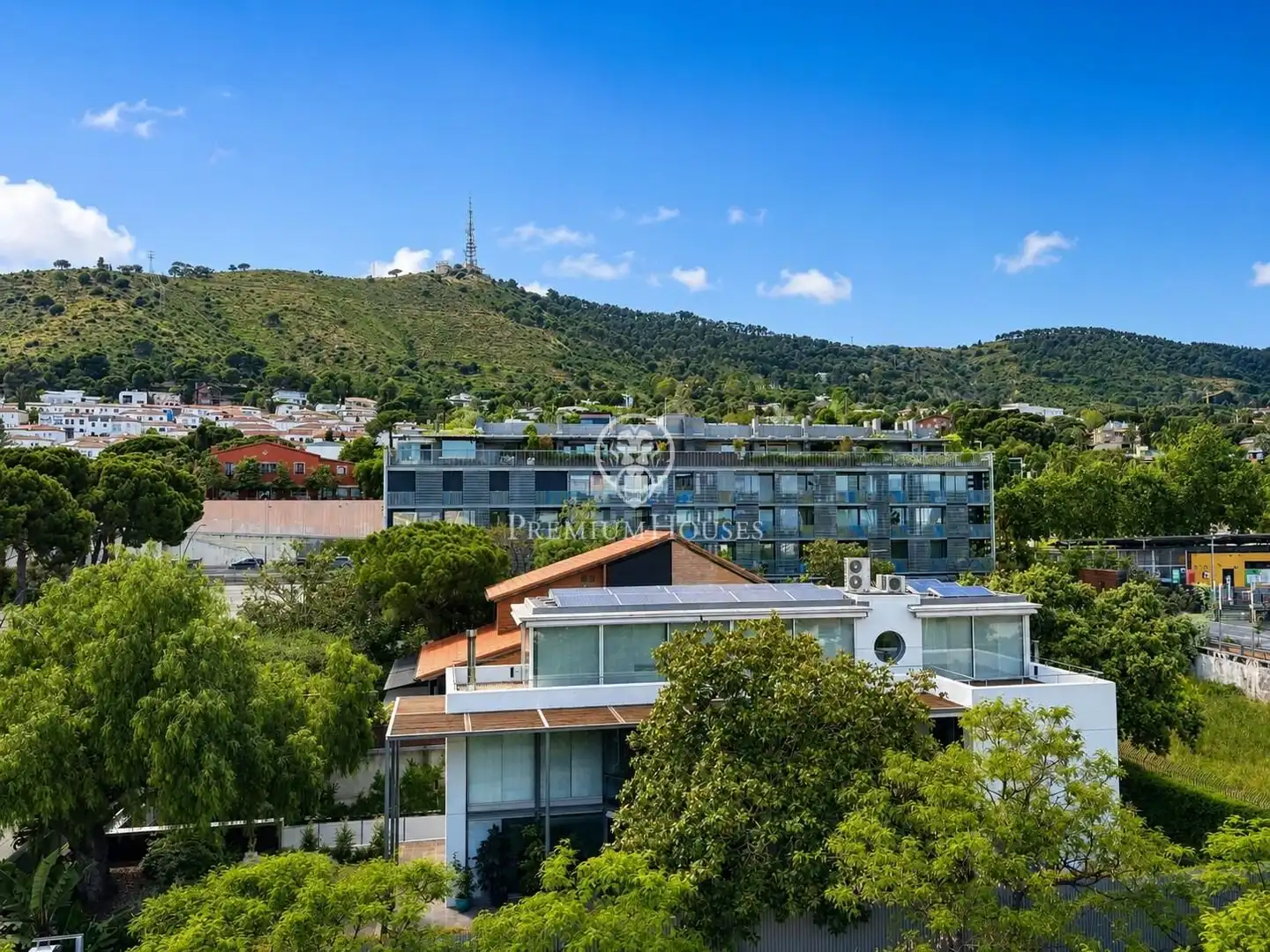 Außenansicht von Wohnung zum Verkauf in Barcelona mit Heizung, Privatgarten und Terrasse