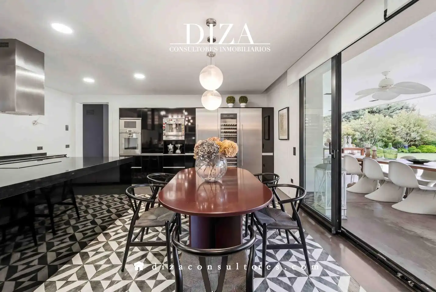 Comedor de Casa o chalet en venta en Boadilla del Monte con Aire acondicionado, Calefacción y Jardín privado