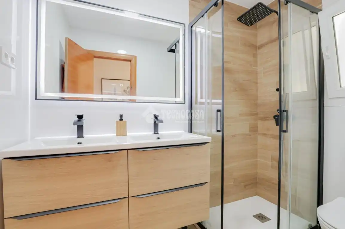 Baño de Piso en venta en Ripollet con Aire acondicionado