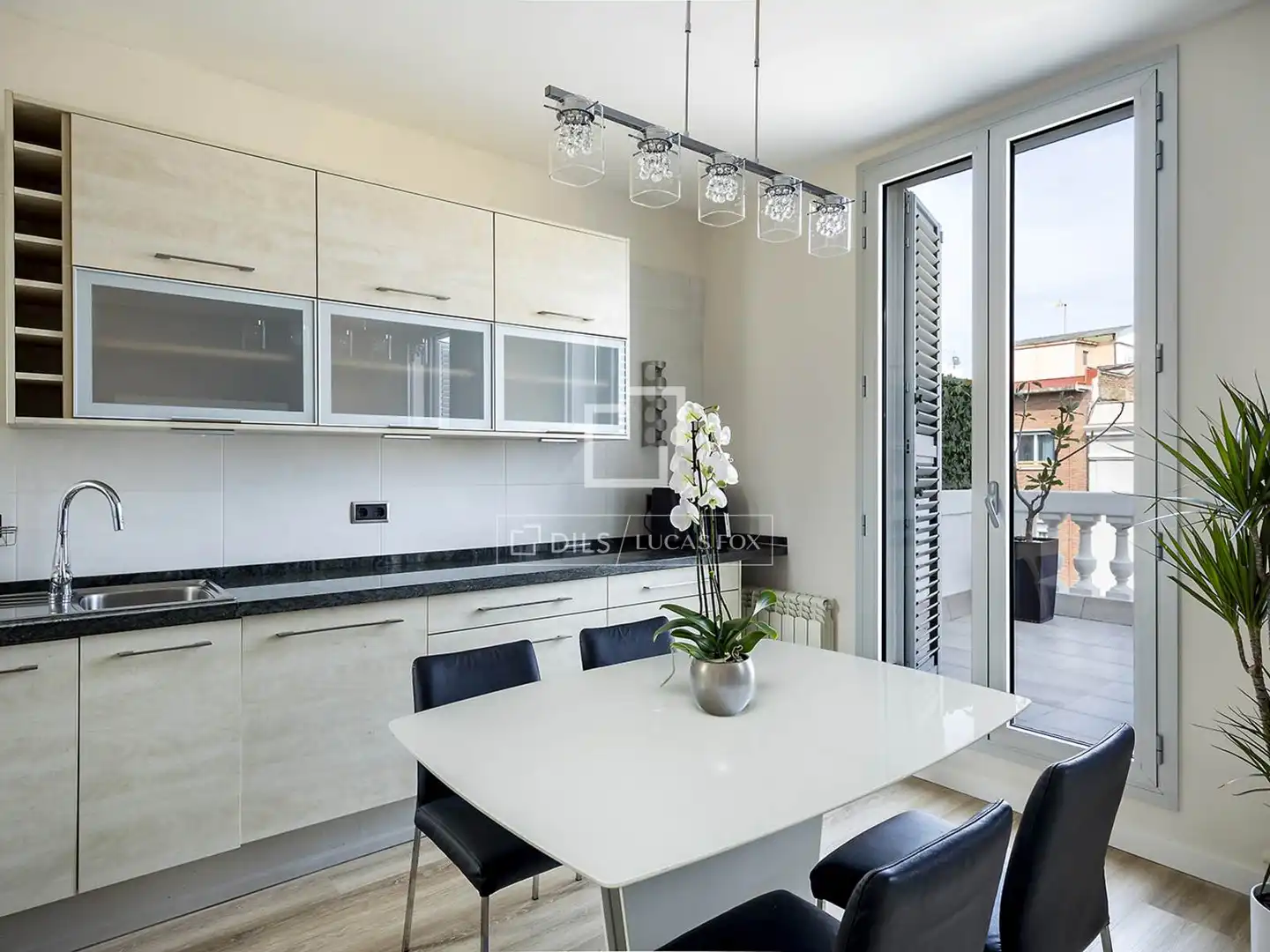Küche von Dachboden zum Verkauf in Barcelona mit Heizung, Terrasse und Möbliert