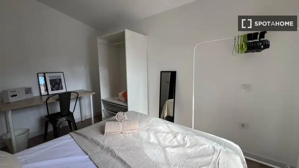 Bedroom of Flat for rent in Madrid  with Air Conditioner, Heating and Furnished
