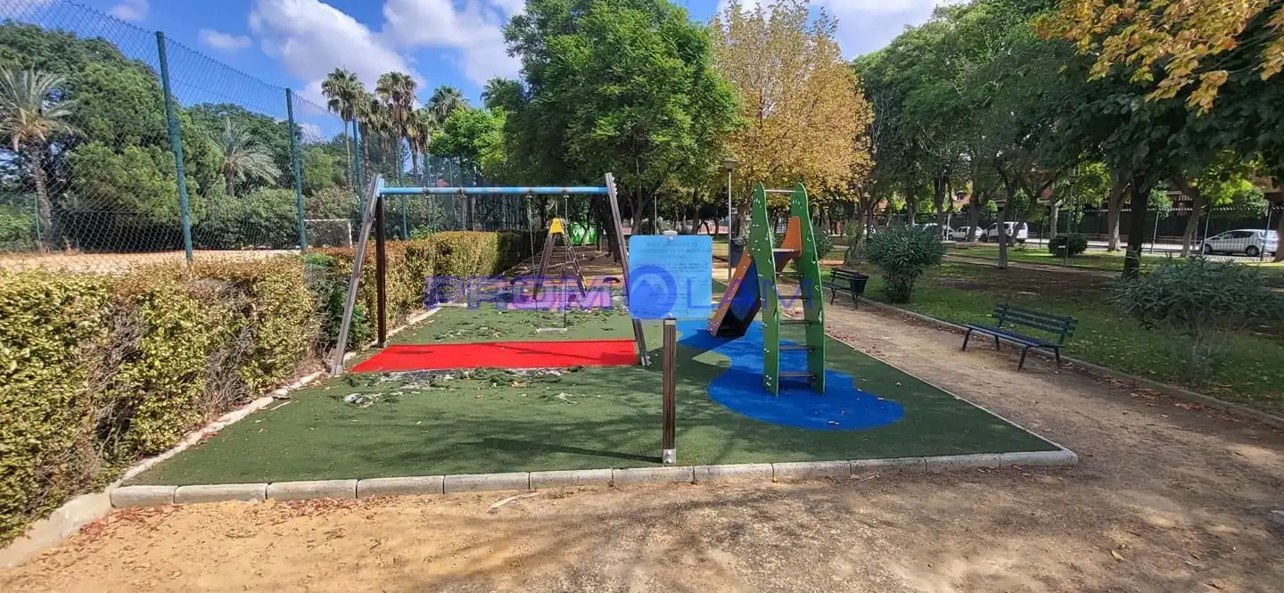 Vista exterior de Planta baja en venta en Sevilla
