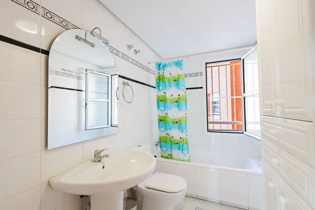 Bany de Pis en venda en Málaga amb Aire condicionat, Calefacció i Piscina