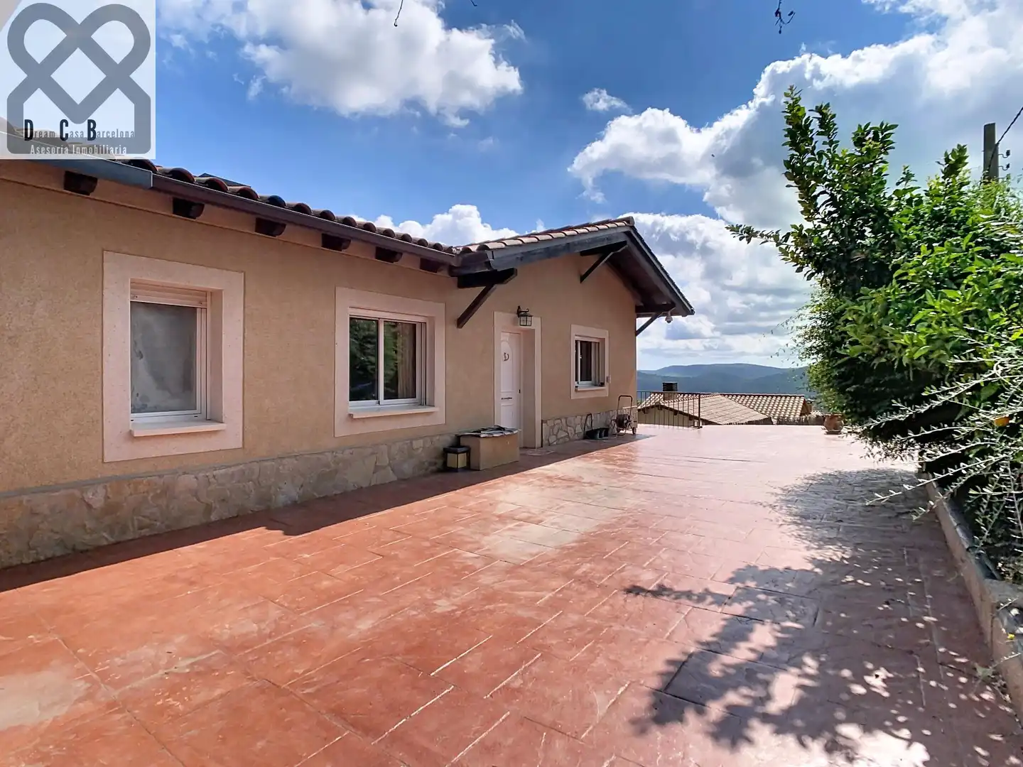 Vista exterior de Casa o xalet en venda en Corbera de Llobregat, Barcelona