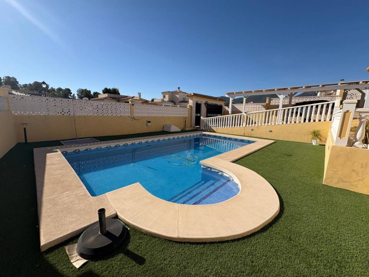 Piscina de Casa o chalet en venta en Castalla con Aire acondicionado, Calefacción y Terraza