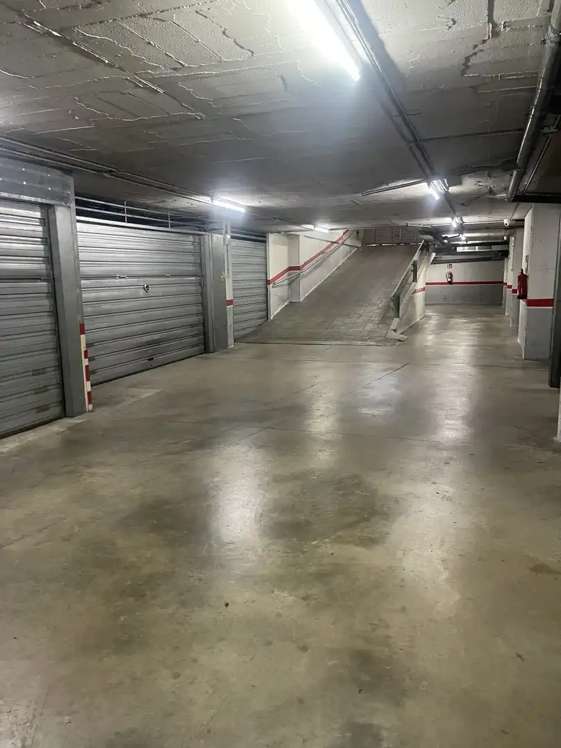 Aparcament de Dúplex en venda en Girona amb Calefacció i Terrassa