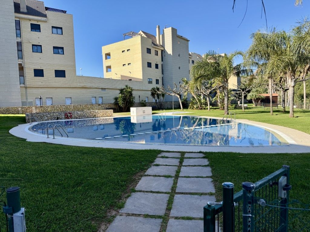 Schwimmbecken von Wohnungen zum Verkauf in Oropesa del Mar / Orpesa mit Klimaanlage, Terrasse und Ofen