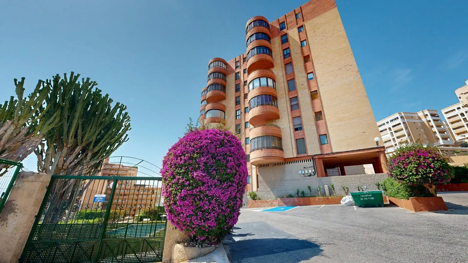 Vista exterior de Apartament de lloguer en Elche / Elx amb Aire condicionat, Calefacció i Jardí privat