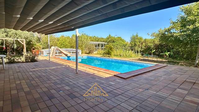 Casa-chalet en Venta en Es Garrovers