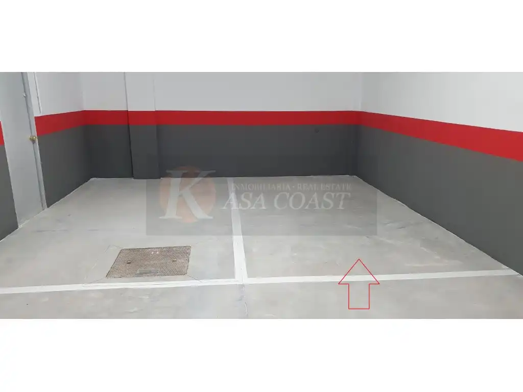 Parking de Ático en venta en Fuengirola con Aire acondicionado, Jardín privado y Terraza