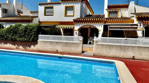 Foto 2 de Casa adosada en venda a Pueblo Latino, Alicante