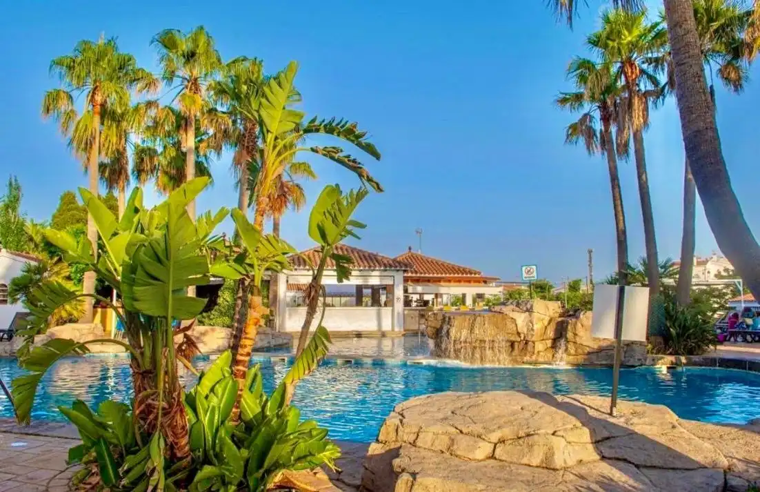 Piscina de Apartament en venda en Alaior amb Aire condicionat, Calefacció i Terrassa