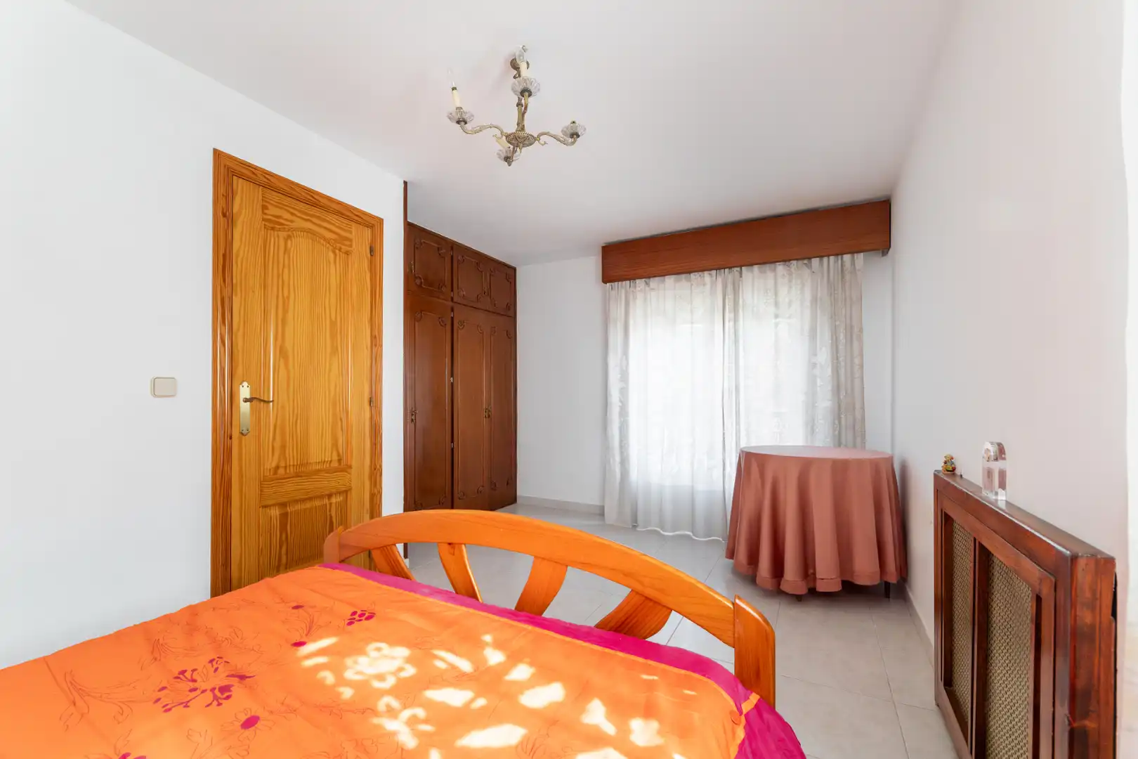 Habitación de Casa adosada en venta en Chiloeches con Calefacción y Balcón