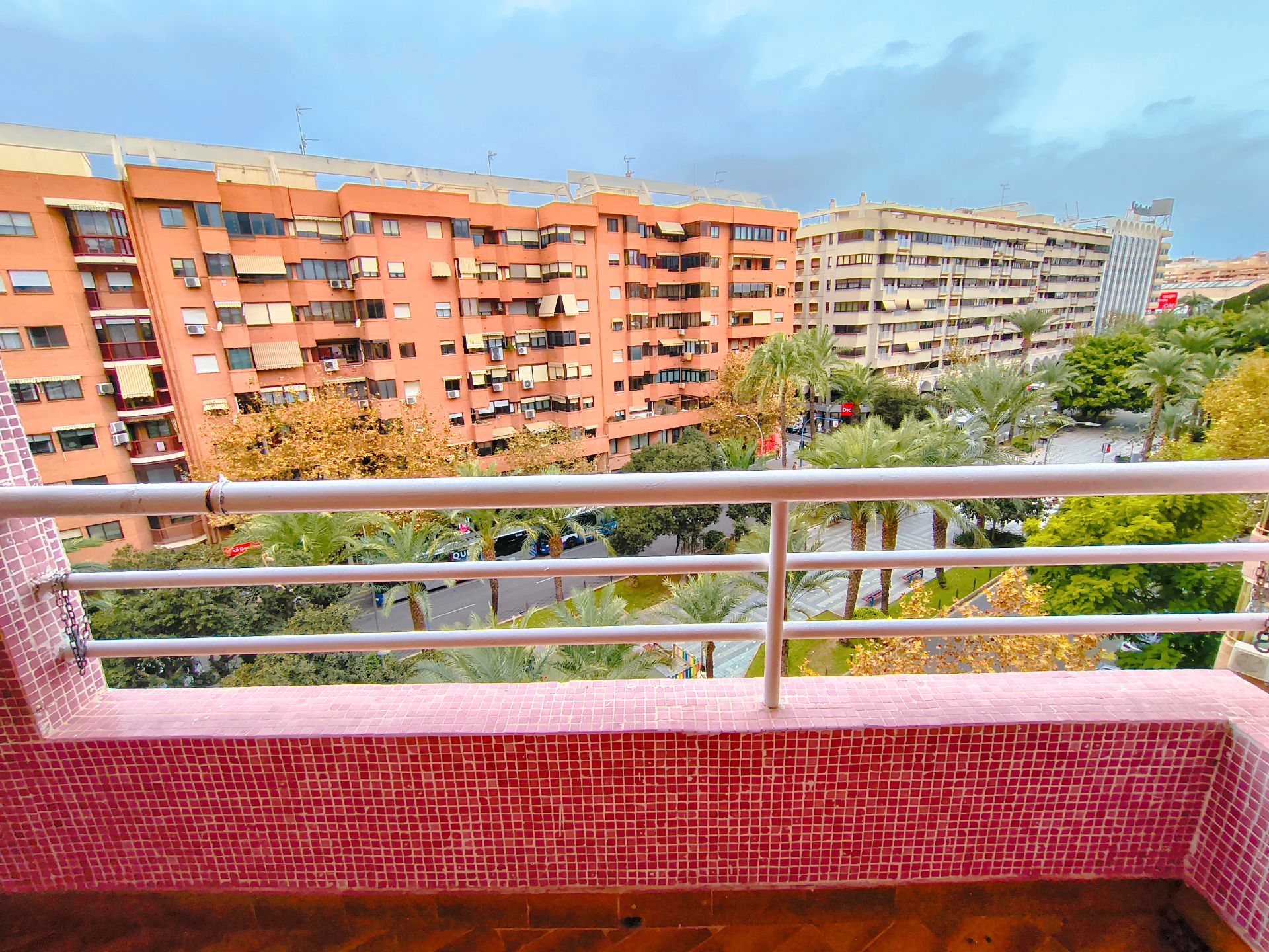 Piso en venta en Avinguda Oscar Espla, 24, Ensanche - Diputación, Centro